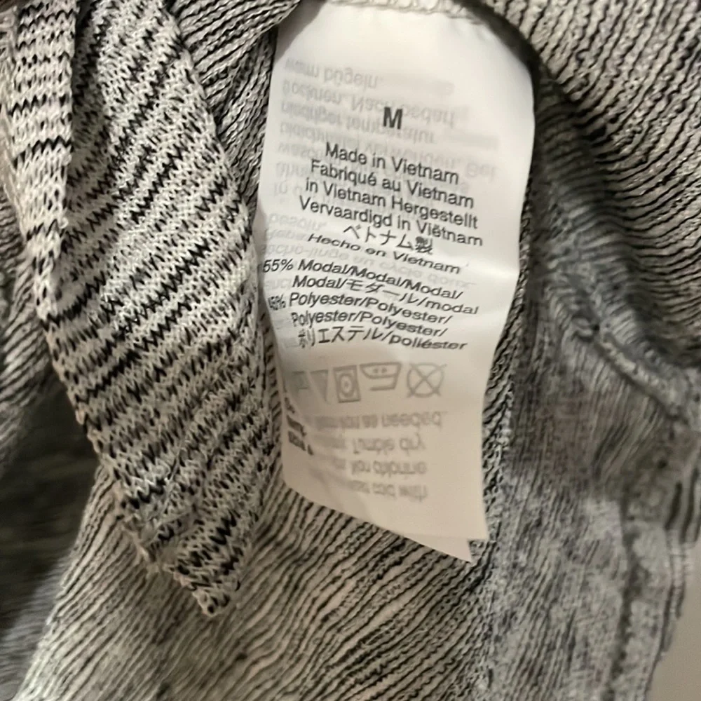 NWT! Polyester pocket tee - Picture 5 of 7